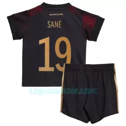 Camisola Alemanha Sané 19 Criança Equipamento 2ª Mundial 2022 Camisola Alemanha Sané 19 Criança Equipamento 2ª Mundial 2022