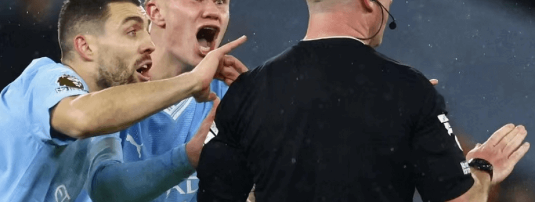 Árbitros da Premier League mais uma vez causam grande polêmica Árbitros da Premier League mais uma vez causam grande polêmica