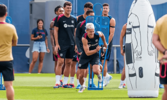 Barcelona resolve temporariamente problema de registo de Olmo Barcelona resolve temporariamente problema de registo de Olmo