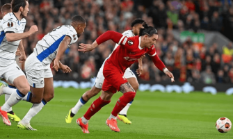 Sofrendo por 0 a 3 em casa, Liverpool está à beira da eliminação Sofrendo por 0 a 3 em casa, Liverpool está à beira da eliminação