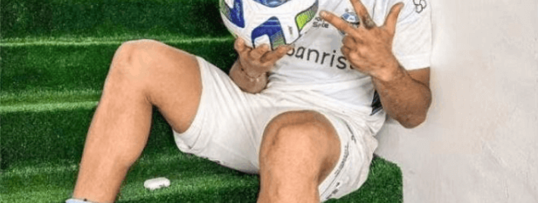 Suarez marcou três gols aos 19 minutos para ajudar o time a reverter a vitória Suarez marcou três gols aos 19 minutos para ajudar o time a reverter a vitória