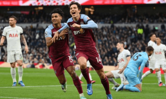 O Tottenham perdeu por 2 a 1 para o Aston Villa e sofreu três derrotas consecutivas na Premier League O Tottenham perdeu por 2 a 1 para o Aston Villa e sofreu três derrotas consecutivas na Premier League