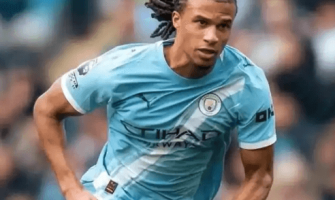 Defesa do Barcelona tem como alvo Nathan Ake, zagueiro do Manchester City