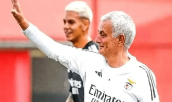 Estreia apaixonada de Mourinho! O Benfica vence por 3-0 fora de portas Estreia apaixonada de Mourinho! O Benfica vence por 3-0 fora de portas