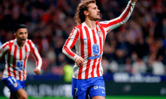 O número 7 do Atlético de Madrid, Antoine Griezmann, vence o prémio Golden Foot
