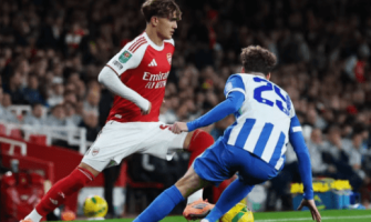 Uma tempestade juvenil varreu o Emirates Stadium, com o Arsenal a estabelecer um recorde histórico