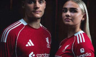 Vendas de camisolas novas do Liverpool batem recordes Vendas de camisolas novas do Liverpool batem recordes