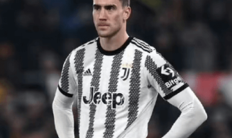 Vlahovic pode desencadear uma batalha renhida pelos clubes da Premier League Vlahovic pode desencadear uma batalha renhida pelos clubes da Premier League