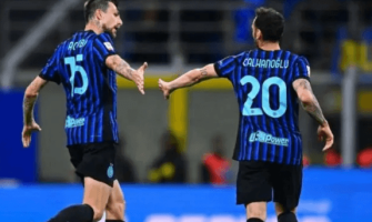A exibição estelar de Hakan Çalhanoğlu ajudou o Inter de Milão a avançar para a final da Taça de Itália
