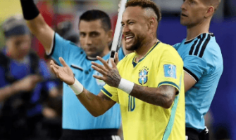 Neymar está de volta, e a camisola 10 incendeia o estádio mais uma vez