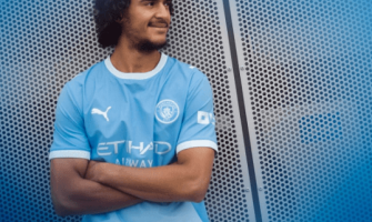 O Manchester City contratou o médio marroquino Ayob Bouadi, de 18 anos, por 100 milhões de euros